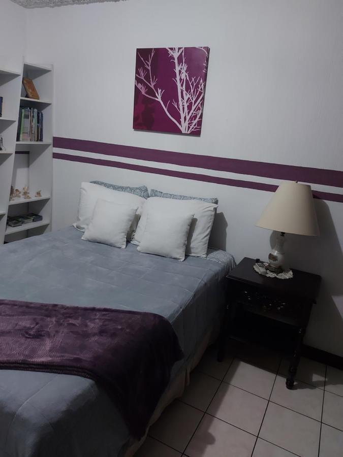 Casa Familiar La Arboleda Apartment Guatemala City ภายนอก รูปภาพ