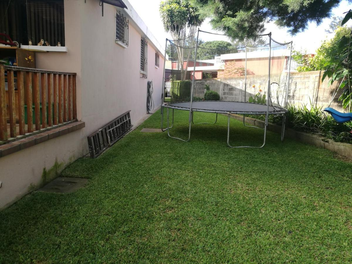 Casa Familiar La Arboleda Apartment Guatemala City ภายนอก รูปภาพ